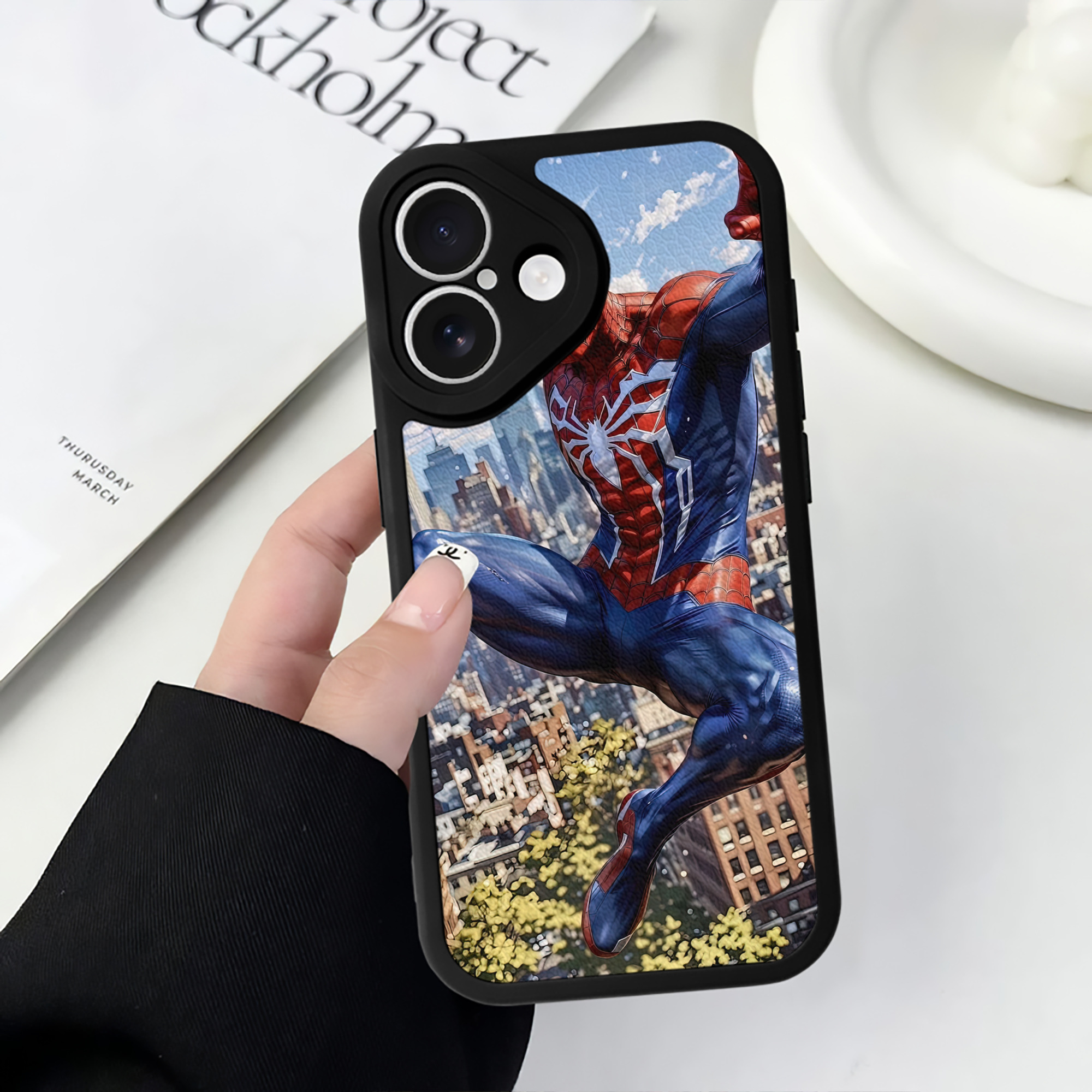 Spider Man スパイダーマン 【iPhone 16シリーズ対応】シリコンスマホケース（レザー調） 材質：シリコン